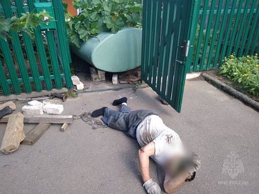 В Приволжске мужчину придавила сорвавшаяся с домкратов бочка с водой